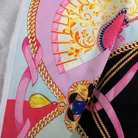 Versace styled print fabric - Picture 2 of 8